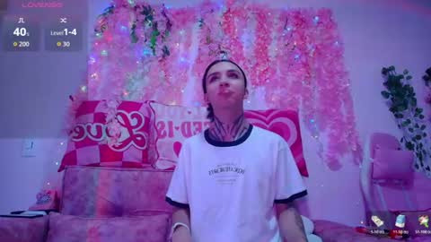 Snapshot of naomi_femme chatting on June 18, 2026, 11:14 am naomi_femme online show from June 18, 2026, 11:14 am