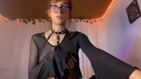 Snapshot of naomi_gyal chatting on June 11, 2026, 12:32 am Naomi online show from June 11, 2026, 12:32 am