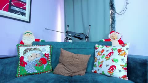 Nahomi Jones online show from December 1, 2024, 8:09 pm