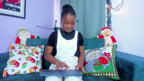 Nahomi Jones online show from December 7, 2024, 8:16 pm