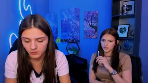 Snapshot of naomi_perl chatting on June 10, 2026, 1:21 pm Naomi online show from June 10, 2026, 1:21 pm