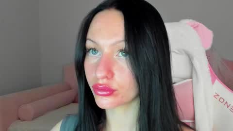 Snapshot of naomiblakes chatting on November 10, 2025, 5:28 am Naomi online show from November 10, 2025, 5:28 am