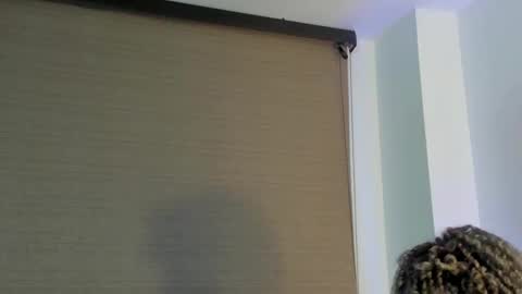 naomidawson online show from December 19, 2025, 1:45 am