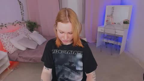 Snapshot of naomieros chatting on November 14, 2025, 4:38 pm Naomi online show from November 14, 2025, 4:38 pm