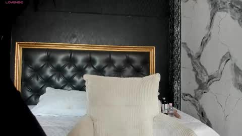 Snapshot of naomifrost chatting on November 28, 2025, 1:47 pm Naomi Frost online show from November 28, 2025, 1:47 pm