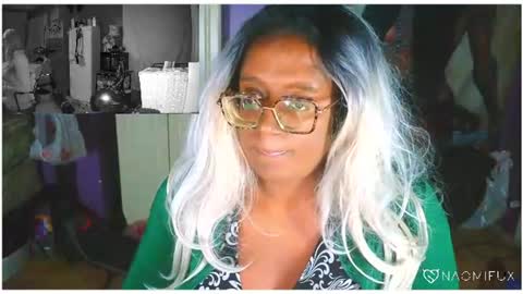 Snapshot of naomifux chatting on July 15, 2026, 6:29 am Naomi online show from July 15, 2026, 6:29 am