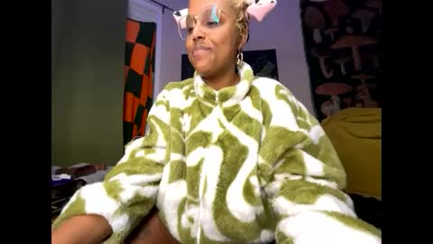 Naomigiirl6 online show from January 20, 2025, 2:46 pm