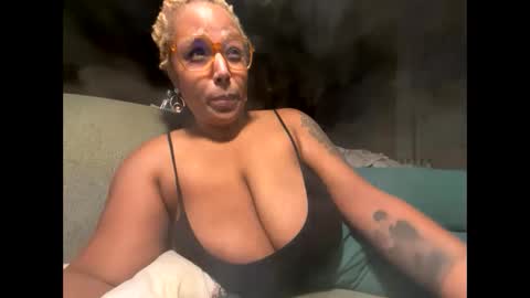Naomigiirl6 online show from January 28, 2025, 10:23 am