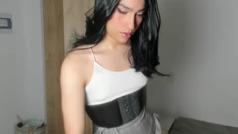 Snapshot of naomimoore chatting on February 27, 2026, 10:10 pm Naomi Moore online show from February 27, 2026, 10:10 pm