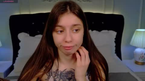 Naomi online show from November 25, 2025, 5:07 am