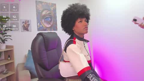 Snapshot of naomisaenz_ chatting on June 20, 2026, 10:18 am N A O M I online show from June 20, 2026, 10:18 am