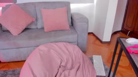 Snapshot of naomisaenz_ chatting on July 17, 2026, 3:50 pm N A O M I online show from July 17, 2026, 3:50 pm