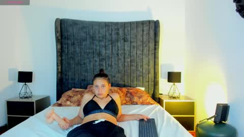 Snapshot of naomyanddany chatting on February 6, 2025, 8:07 am NaomyAndDany online show from February 6, 2025, 8:07 am