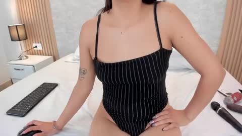Snapshot of naomycollins__ chatting on April 29, 2026, 5:30 pm NAOMY online show from April 29, 2026, 5:30 pm
