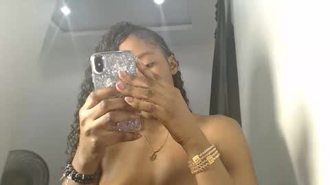 mamacita online show from September 12, 2025, 7:25 pm