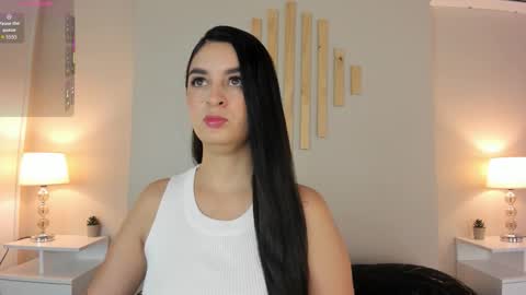 Natacha Diaz online show from November 22, 2025, 11:31 am