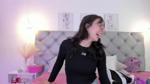 natalia online show from April 29, 2026, 4:33 pm