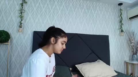 Naty  online show from November 13, 2025, 12:26 pm