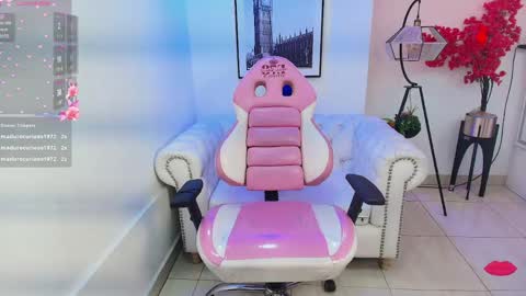 Snapshot of natalia_cartier chatting on April 16, 2026, 8:04 am Natalia. online show from April 16, 2026, 8:04 am