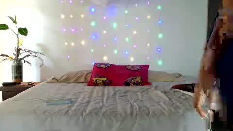 CATHALINA NATA online show from December 18, 2025, 2:34 pm