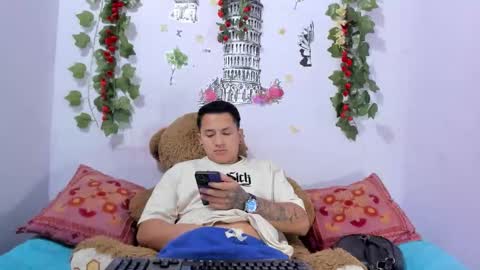 nataliaandjulliam online show from September 16, 2025, 7:42 am