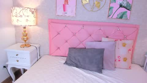 Snapshot of natalie_fox__ chatting on June 20, 2026, 11:24 am Naty online show from June 20, 2026, 11:24 am