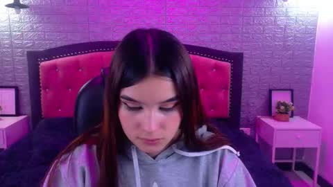 natalie  online show from October 29, 2025, 3:20 am