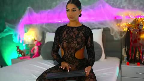 nataliedelices online show from October 18, 2025, 6:19 pm