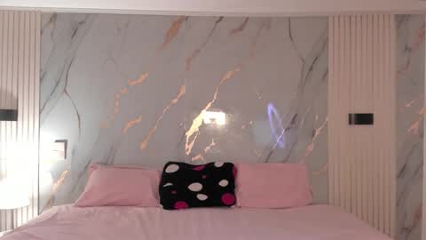 N A T A S H A online show from November 9, 2025, 1:48 am