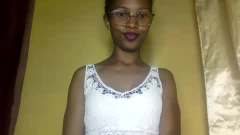 nathalie004 online show from September 12, 2025, 6:57 am