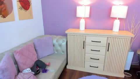 nathalie rossel online show from April 20, 2026, 7:04 pm