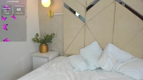 Nathalie Ross online show from December 4, 2025, 11:46 pm