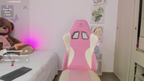 nathaly_evans18 online show from October 7, 2025, 6:32 am