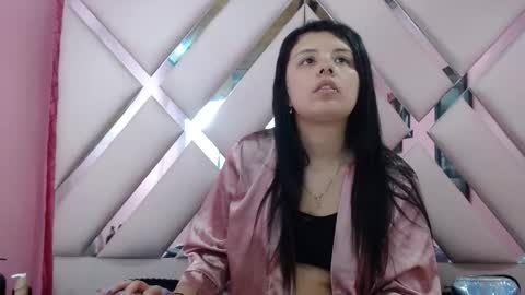nathaly low online show from October 1, 2025, 3:01 am