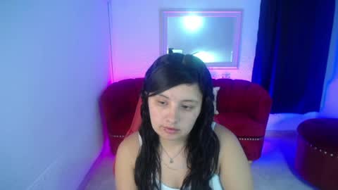 nathaly low online show from July 9, 2026, 12:31 pm