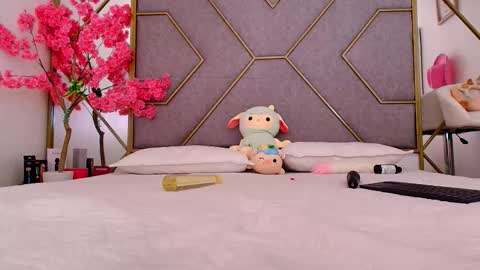 nathalya_summer online show from March 25, 2026, 9:32 pm