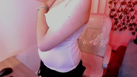 nathalyy_ds online show from December 17, 2025, 8:15 pm