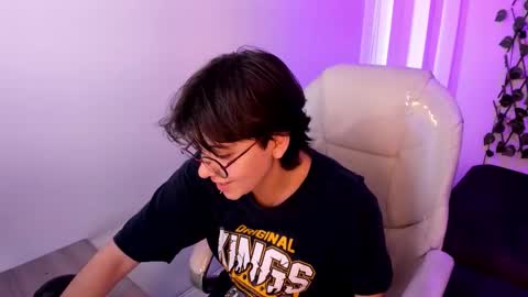 nathalyy_ds online show from February 18, 2026, 8:05 pm