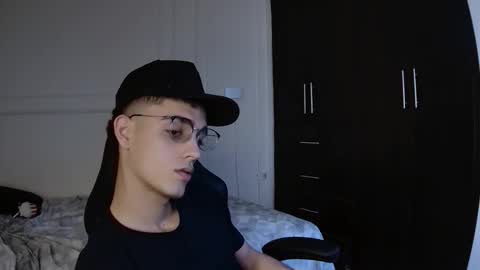 nathan_shimmer online show from December 15, 2025, 1:26 pm