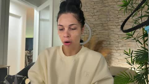 NATTY FIERROS online show from December 3, 2025, 7:23 pm