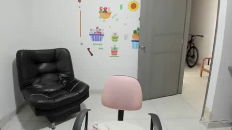 Andrea  online show from February 10, 2025, 2:59 pm