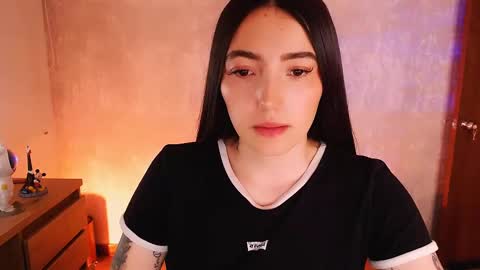 Snapshot of natval_ chatting on October 2, 2025, 10:33 am Natalia Valeria online show from October 2, 2025, 10:33 am