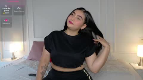 naty_model25 online show from April 6, 2026, 3:02 pm