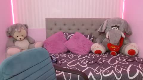 Zoe online show from February 11, 2025, 6:55 pm