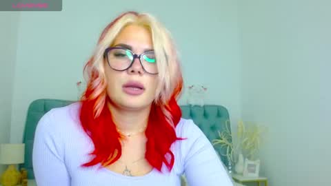 Snapshot of naughty_kittyy1 chatting on October 4, 2025, 7:34 pm Maria online show from October 4, 2025, 7:34 pm