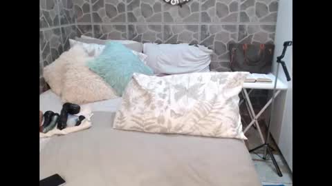 Snapshot of naughtyanal19 chatting on May 8, 2026, 5:18 pm zandy online show from May 8, 2026, 5:18 pm