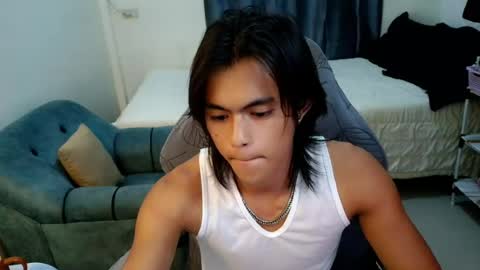 Snapshot of naughtyboylouie chatting on July 16, 2026, 12:00 pm Loue online show from July 16, 2026, 12:00 pm