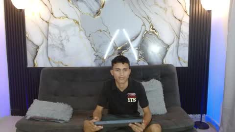 Jader  y  Esteban online show from April 18, 2026, 12:20 pm