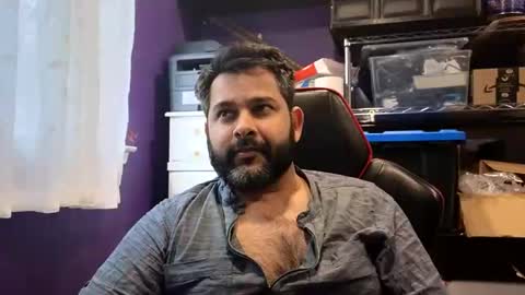 sakhtlaundaz online show from November 3, 2025, 2:07 pm