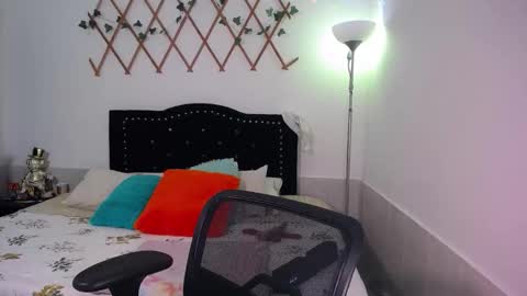 Valeria  online show from December 22, 2025, 7:33 pm